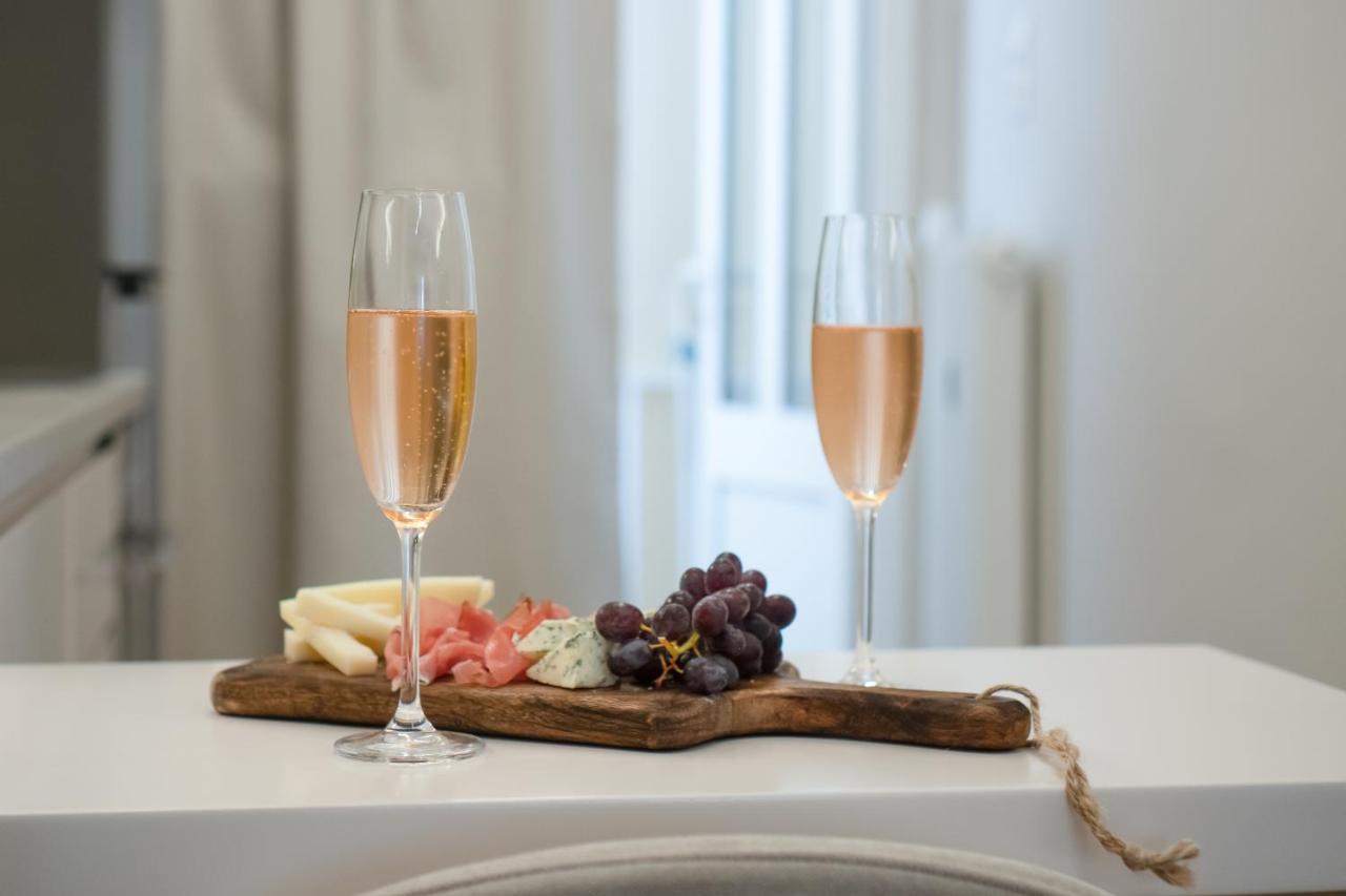 Elegant Suite - Пирей Экстерьер фото